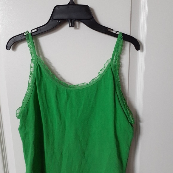 Lace trim tank top - Picture 2 of 4